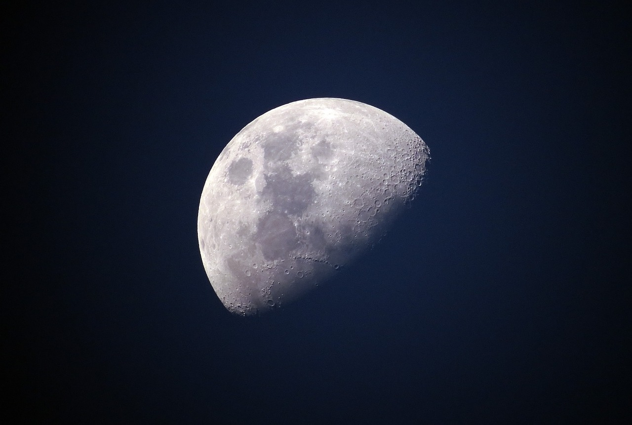 Descubriendo los misterios de la Luna: ¿Qué es lo más interesante?