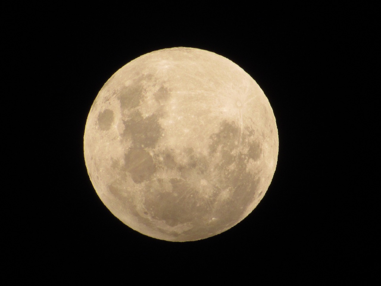 ¿Cómo afecta un eclipse lunar penumbral?