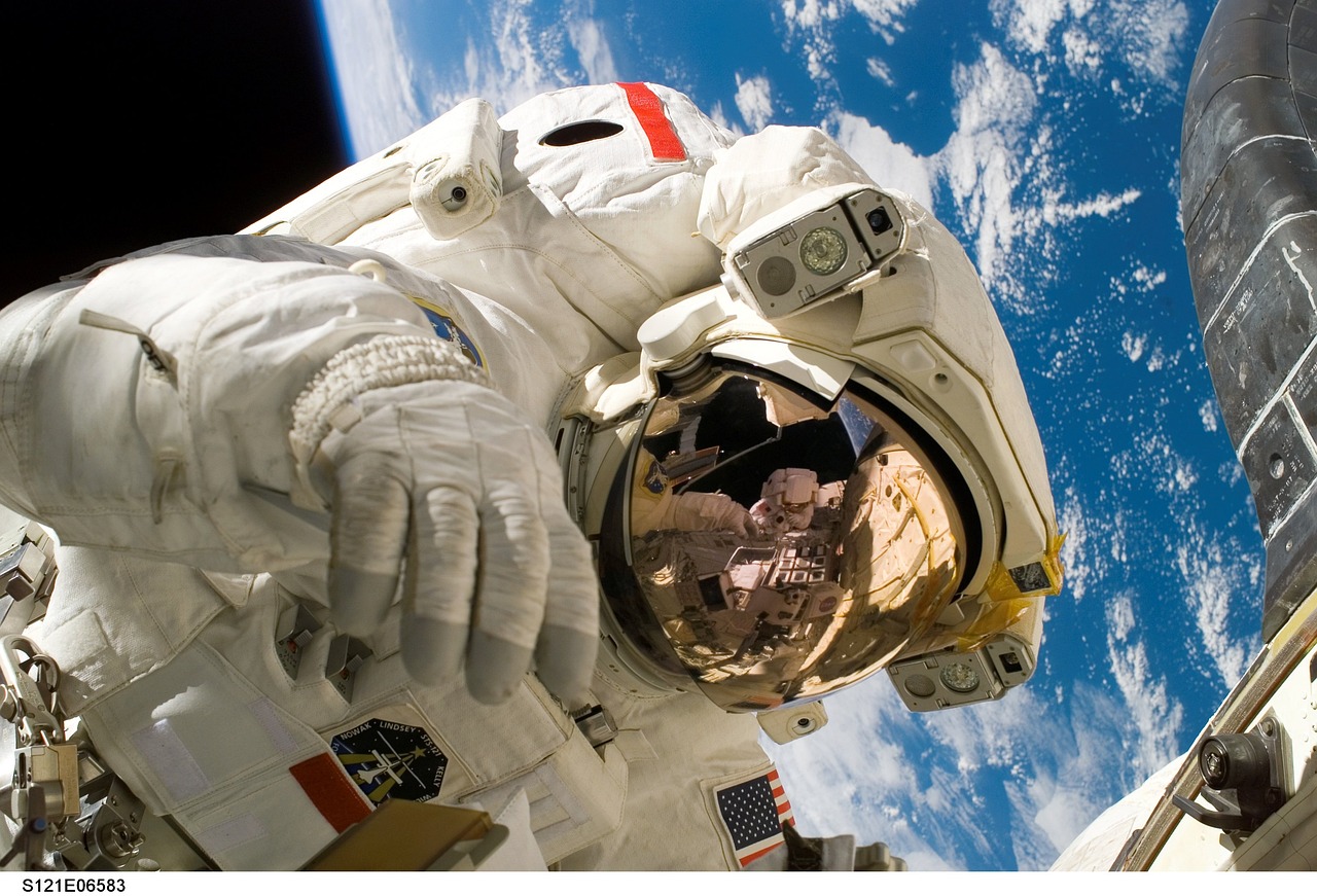 ¿Cuáles son las Partes del Traje de un Astronauta?”